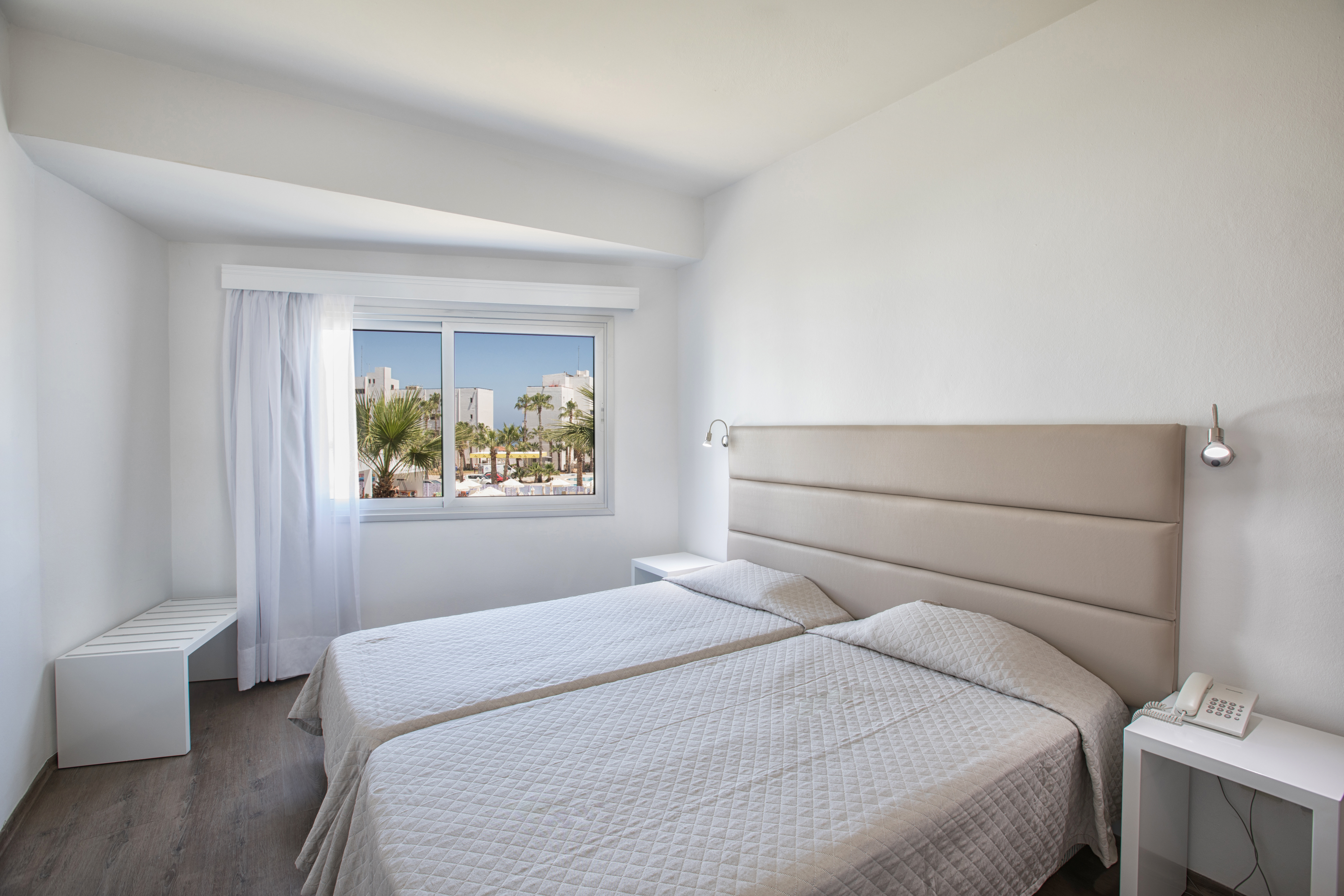 ONE BEDROOM APARTMENT