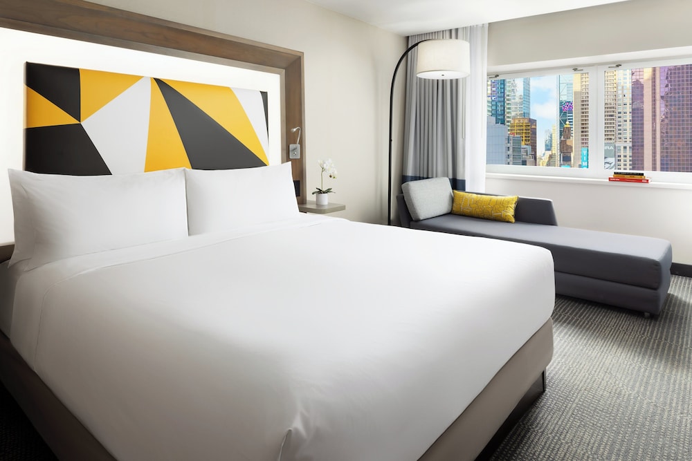 TIMES SQUARE, SOCIAL, DELUXE, KING BED, BALL DROP VIEW