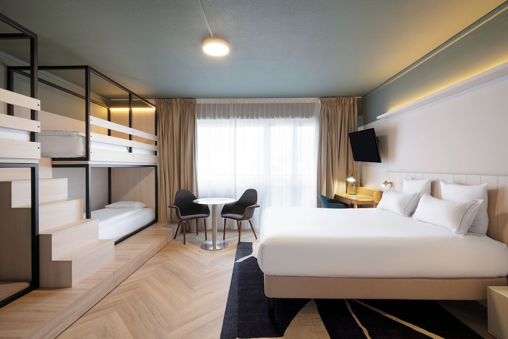 Family, 1 Double and 3 Single Beds