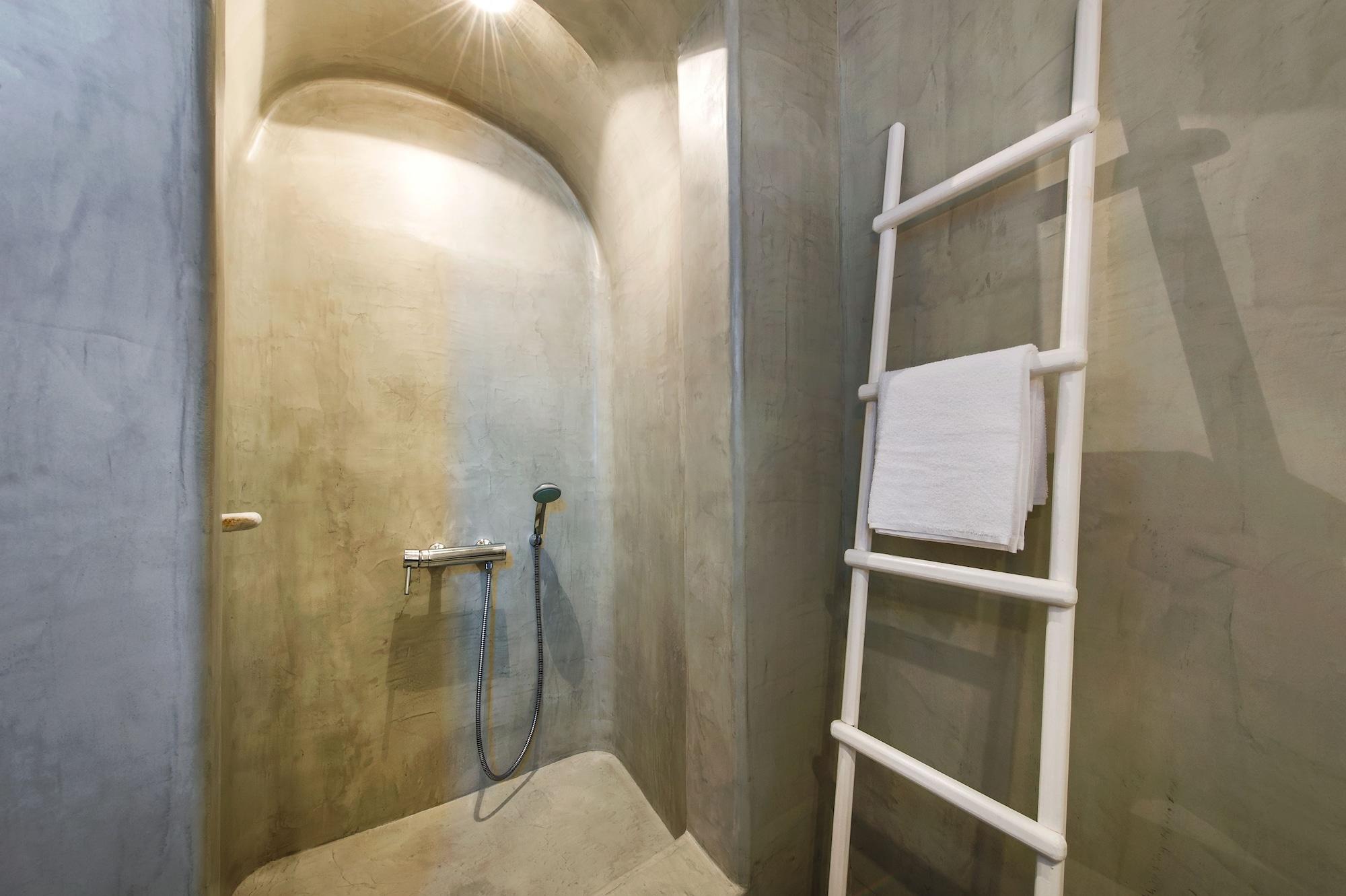 Junior Suite, Caldera View, Bathtub، Villa Irini Fira 5/5