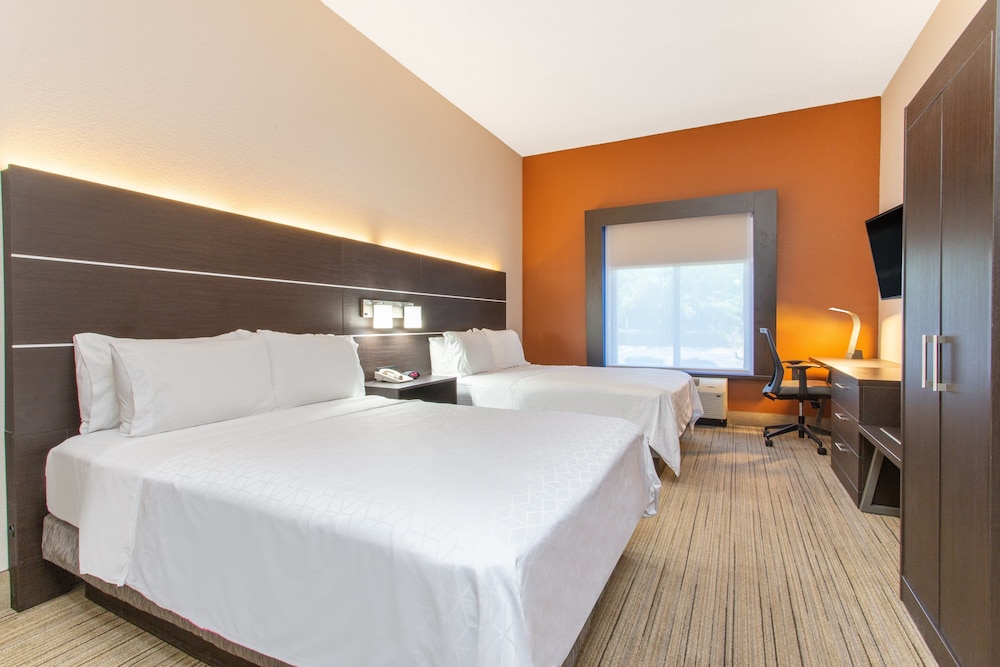 Standard, 2 Queen Beds, Extra Floor Space