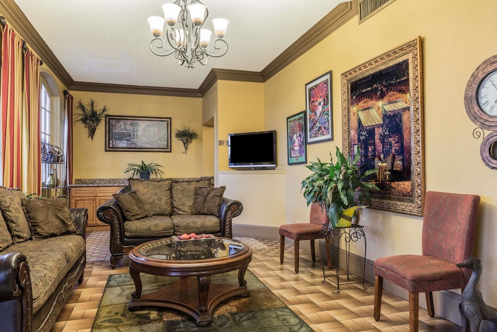 Super 8 by Wyndham New Orleans 32/43