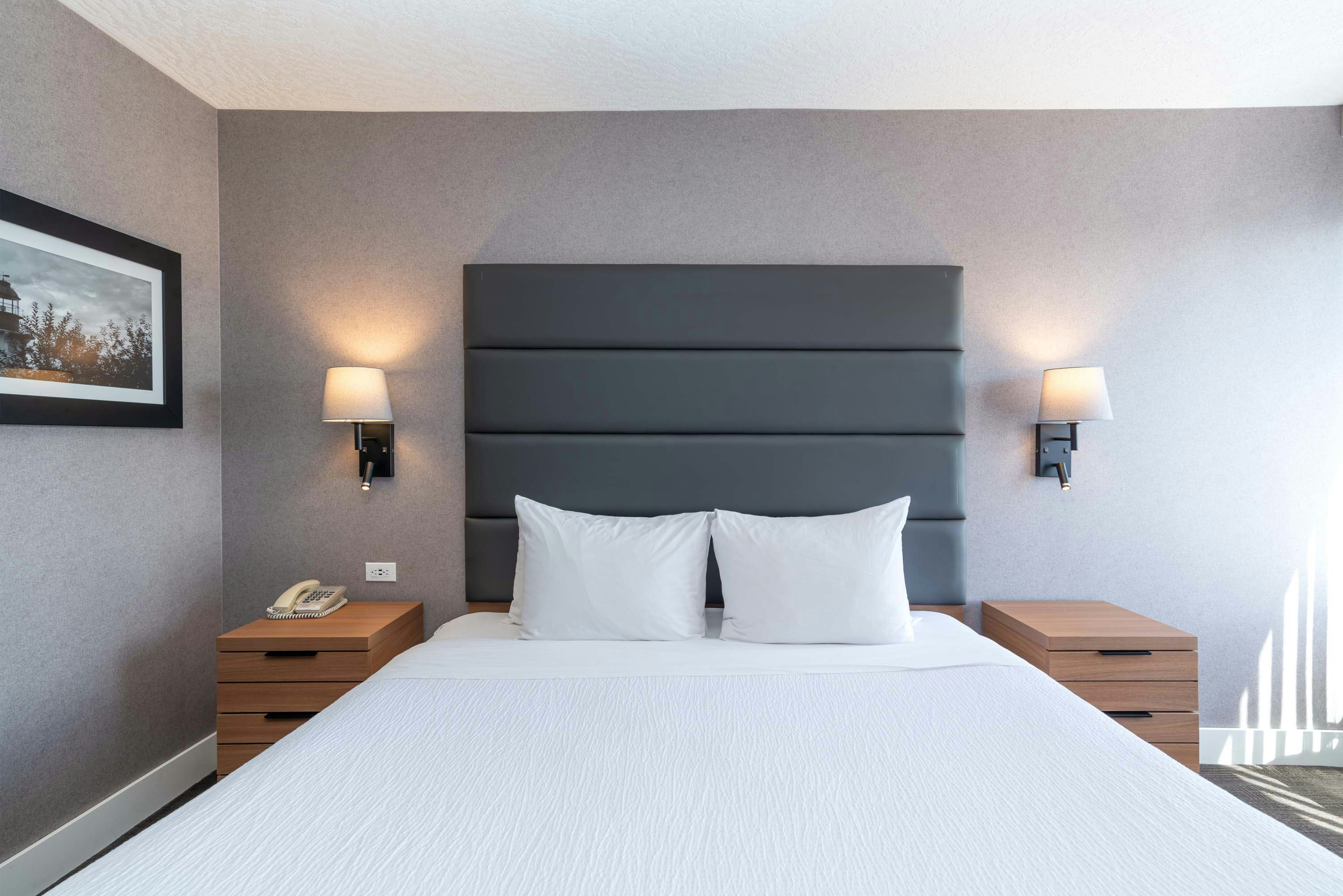 Suite, King Bed, Sofa, Kitchenette