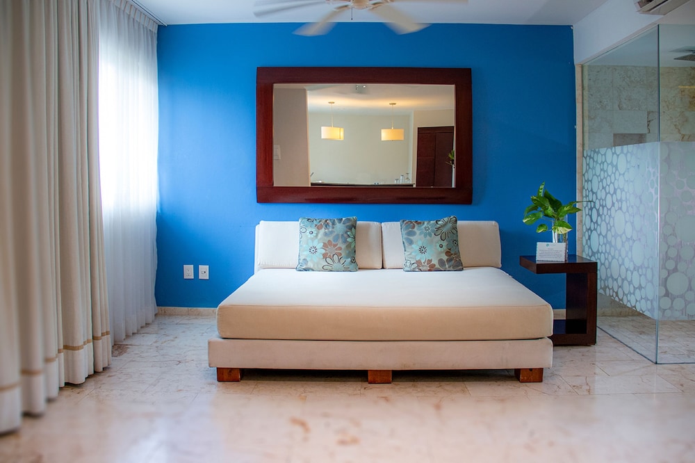 DELUXE, DOUBLE BED