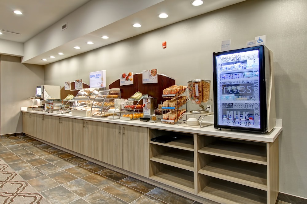 Holiday Inn Express Suites Oshawa Downtown Toronto Area 42/56