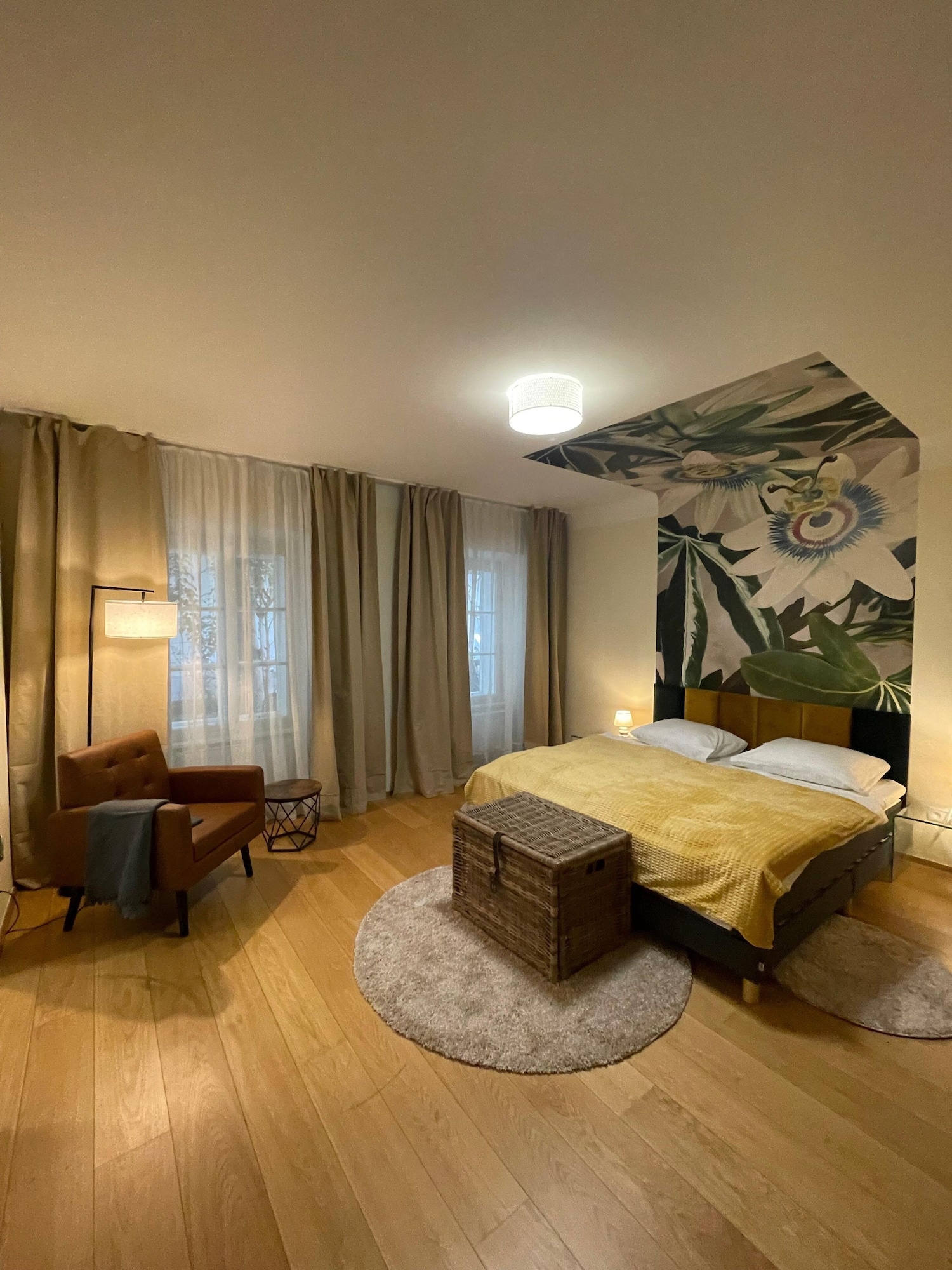 2 BEDROOMS, CONDO, COMFORT