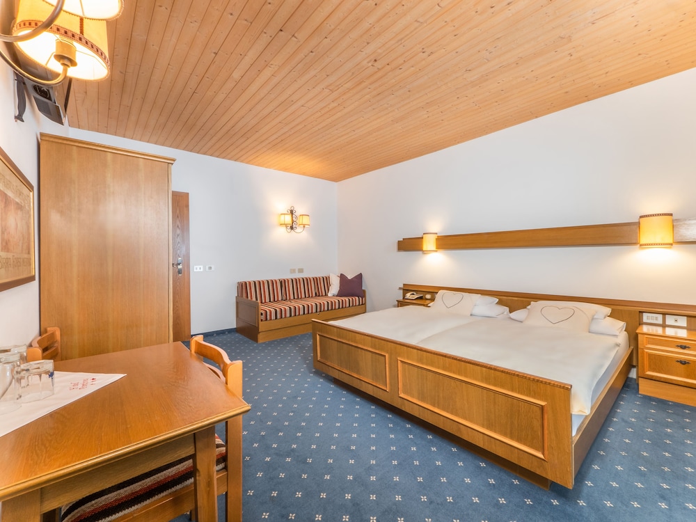 HOTEL PONTIVES 14/68