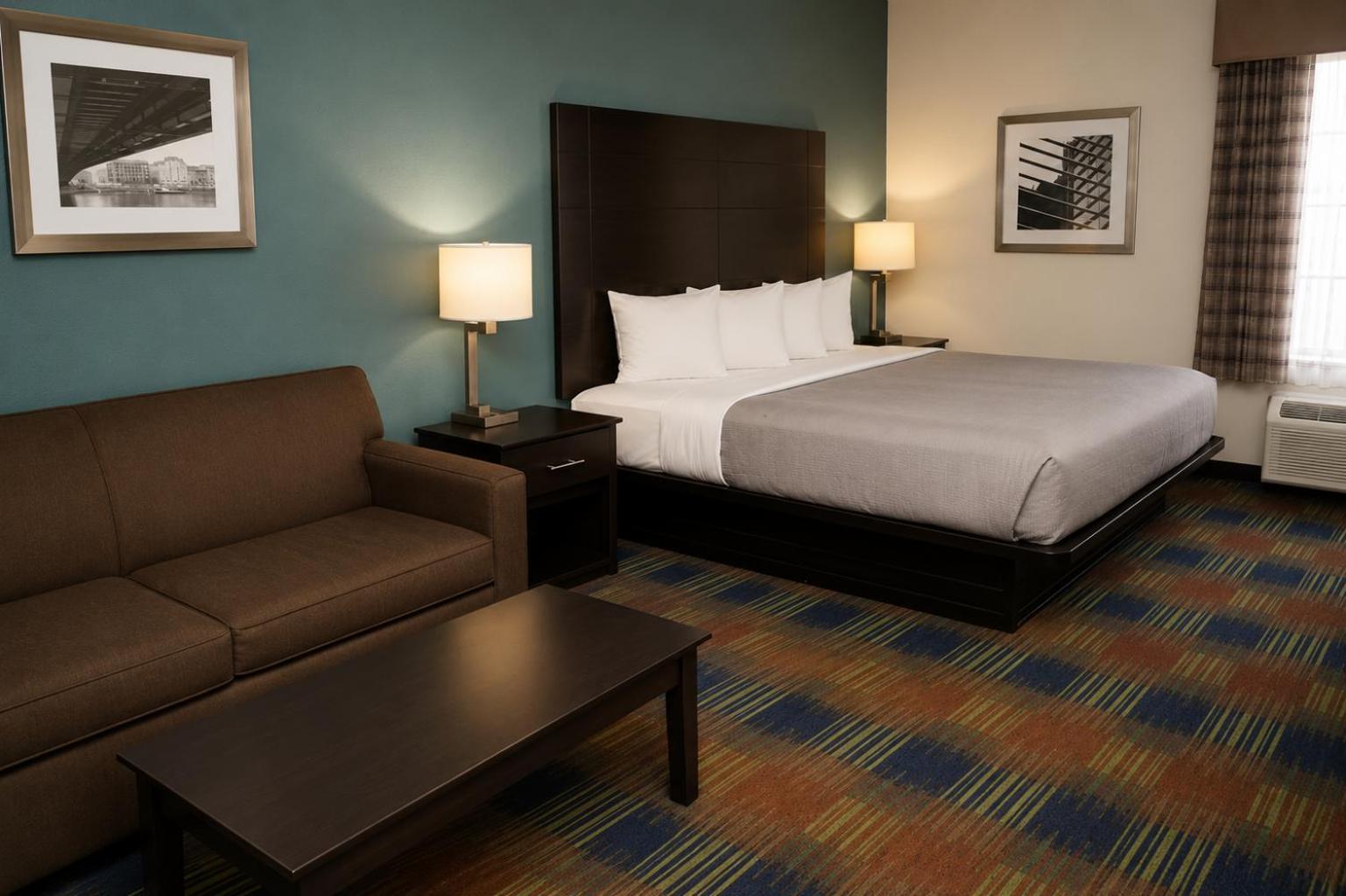 Deluxe, Suite, King Bed, Sofa