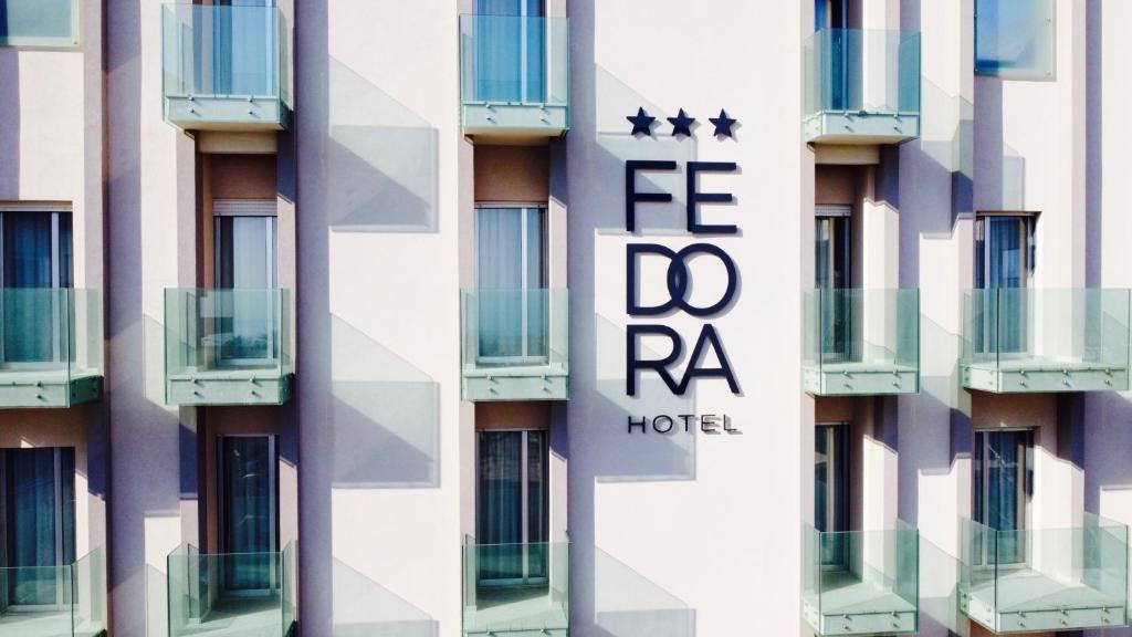 Fedora Hotel 1/17