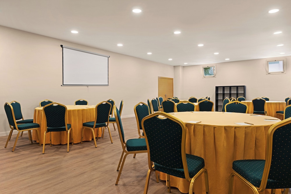 Ramada by Wyndham Valencia Almussafes 48/56