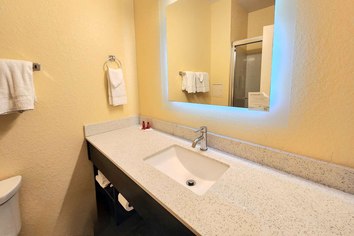 Days Inn By Wyndham Freeport 31/34