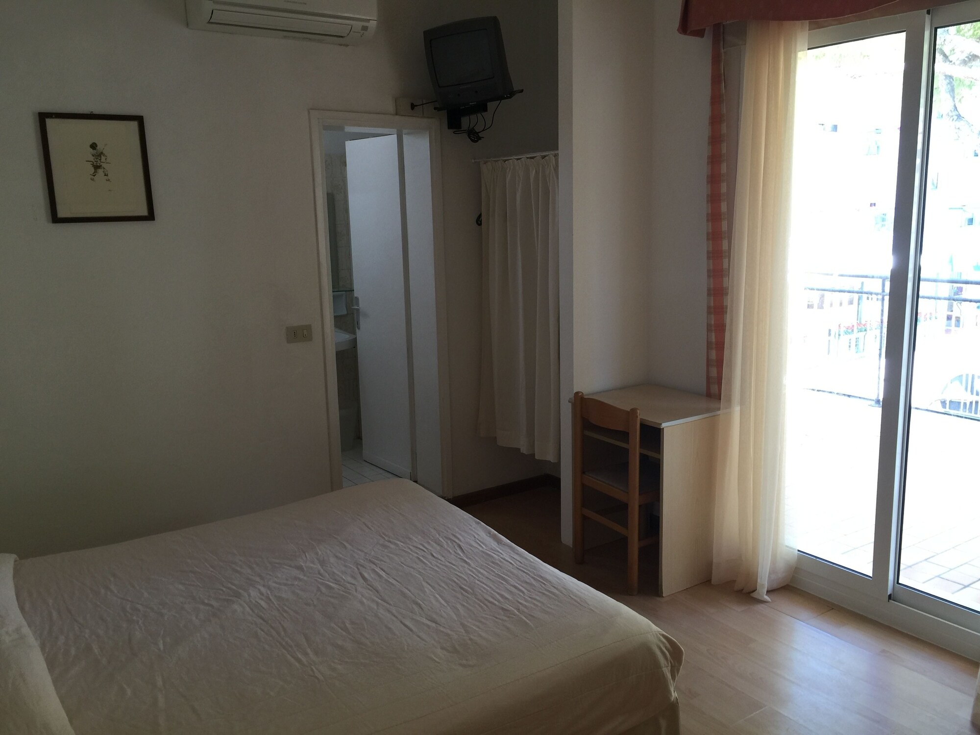 ROOM, TRIPLE