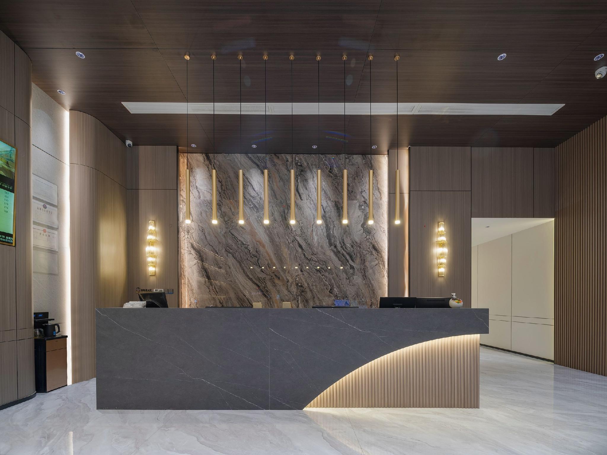 Vienna International Hotel (Huizhou South Railway Station, Wanda Plaza) 10/35
