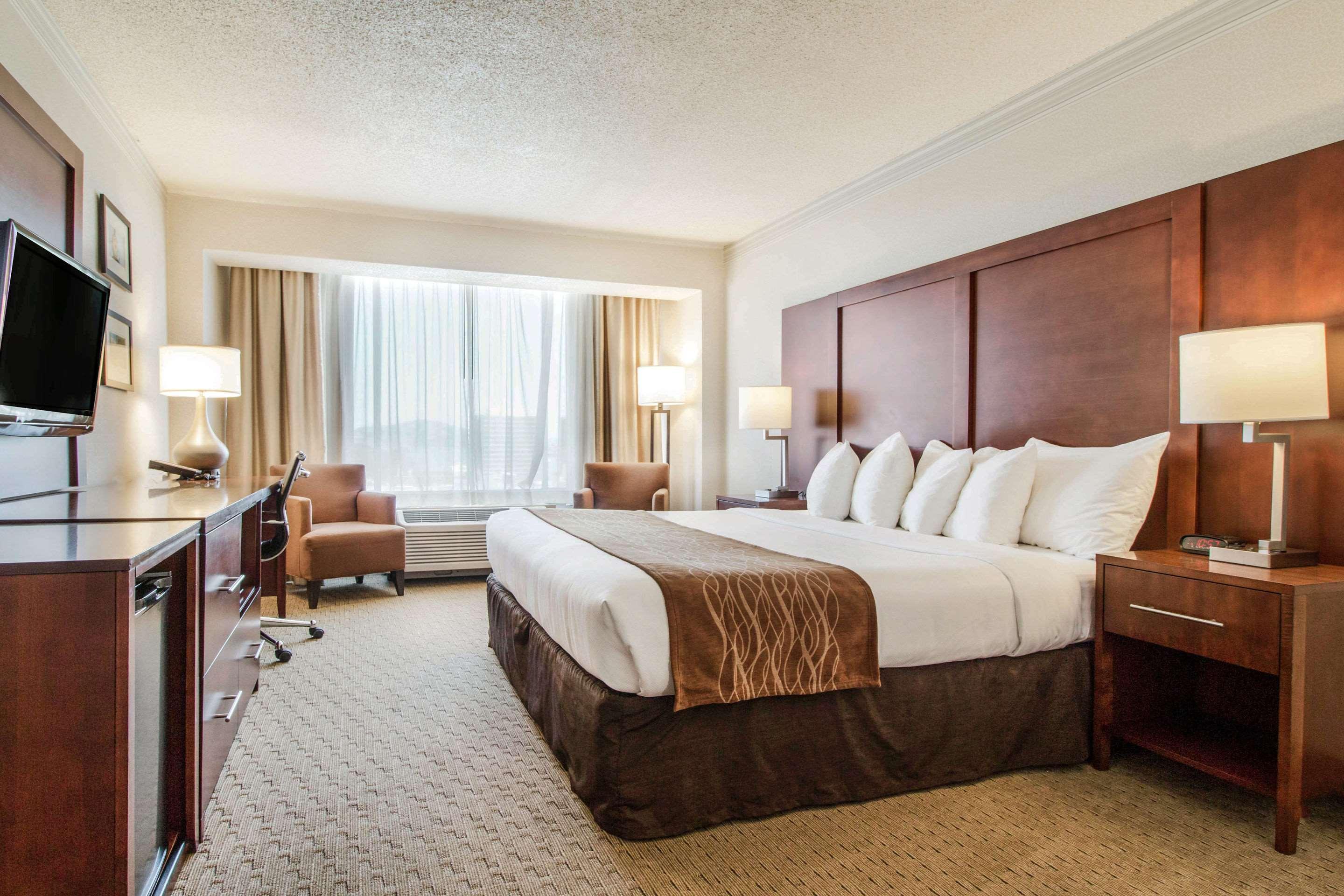 ROOM, KING BED