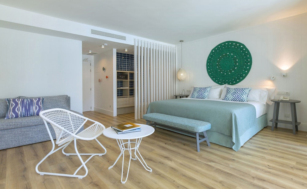 MEDITERRANEAN, SUITE, POOL VIEW, TERRACE