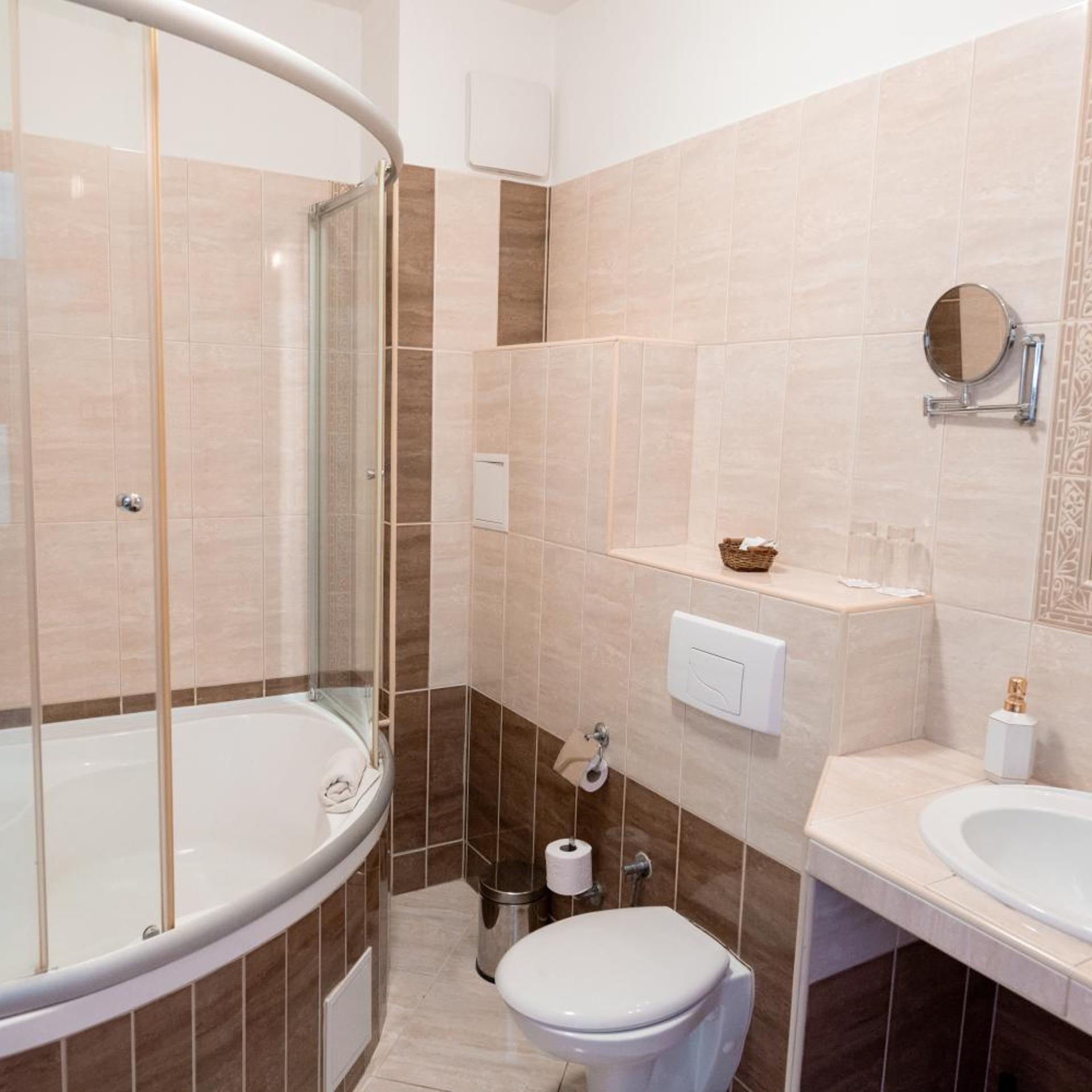 Aphrodite Hotel 50/50