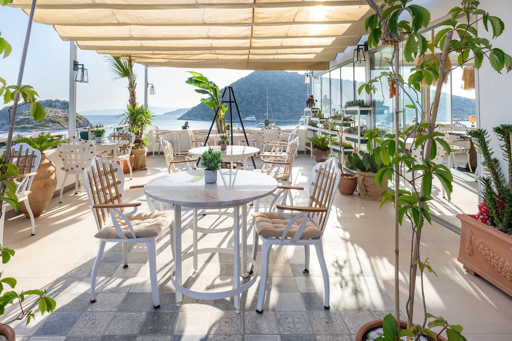 Liman Hotel Gumusluk 38/50