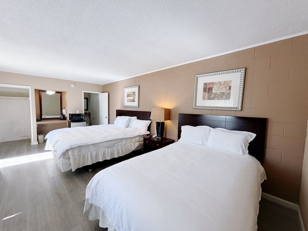Royal Inn and Suites 19/42