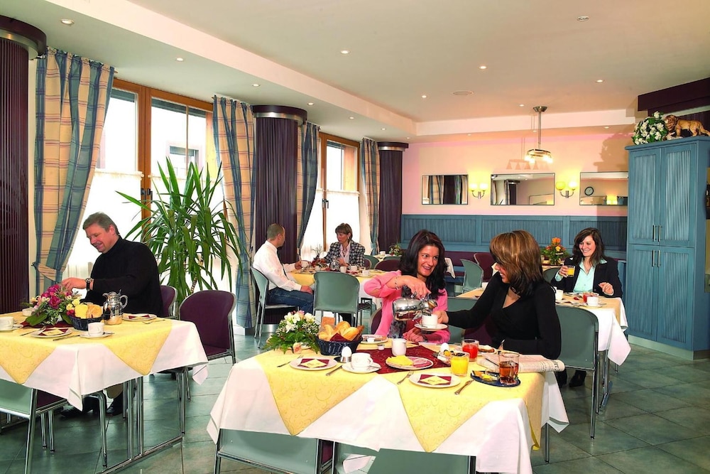 Hotel Zum Lowen 49/61
