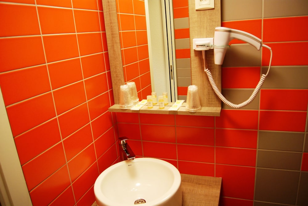 Hotel The Originals Clermont-Ferrand Sud 21/24
