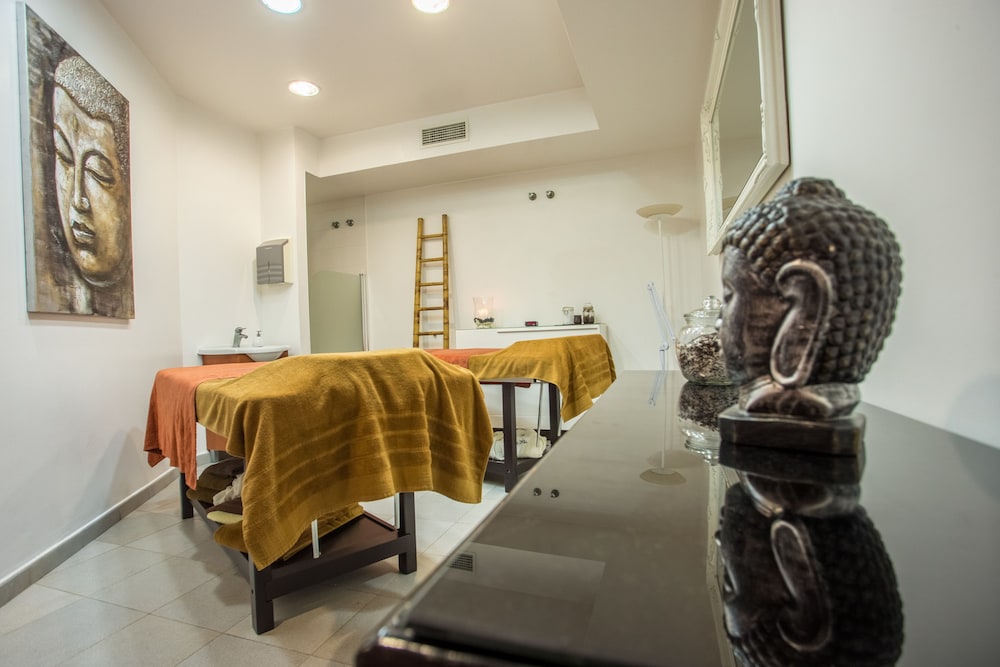Antillia Hotel 101/127