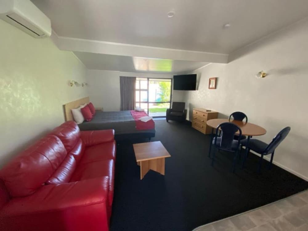 Grove Park Motor Lodge 49/74