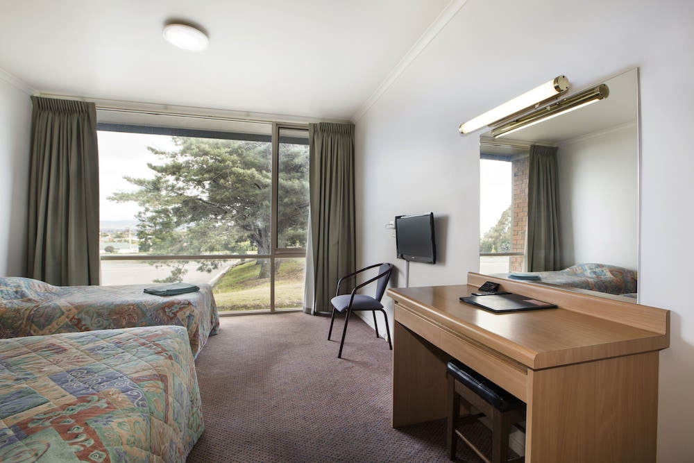 Nightcap at Morwell Hotel 32/50