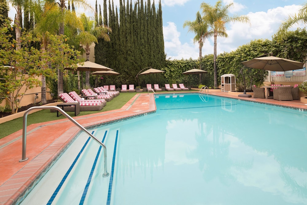 Hollywood Hotel 24/42