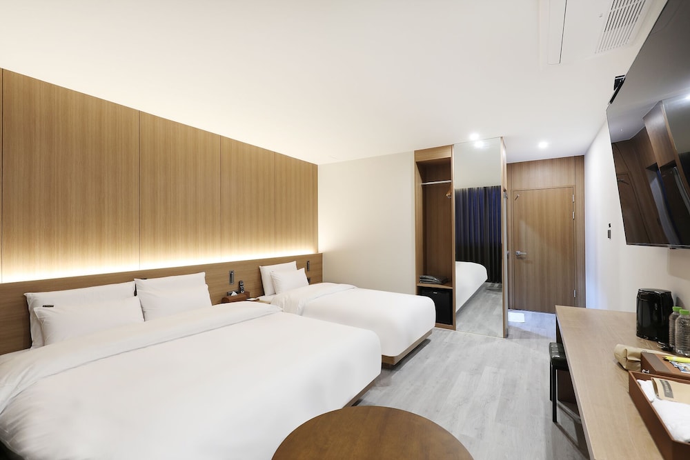 Carlton Hotel 18/62