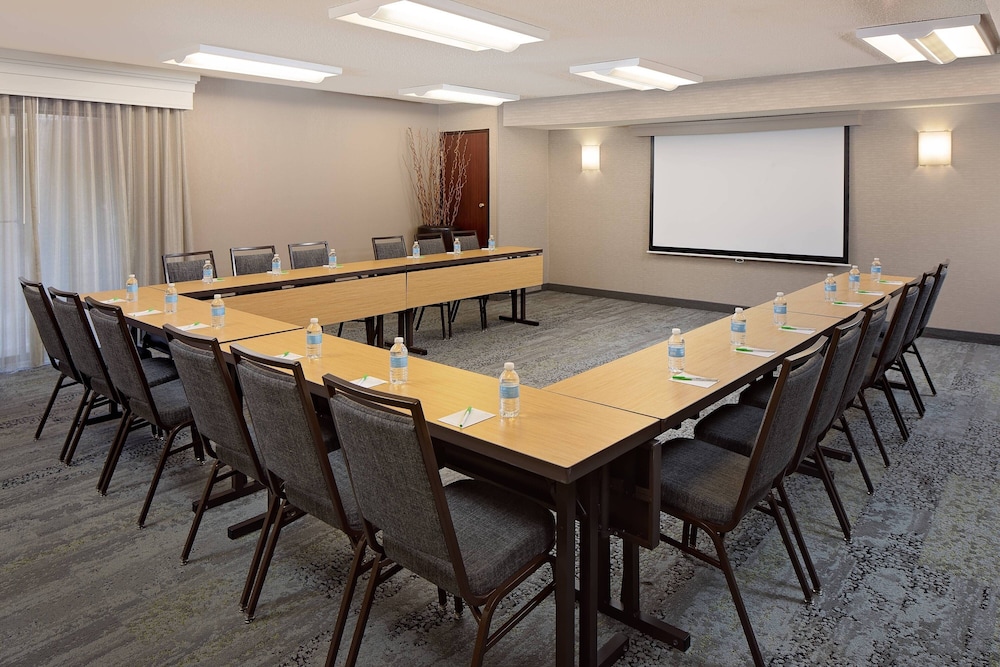 Courtyard By Marriott Houston Westchase 22/28