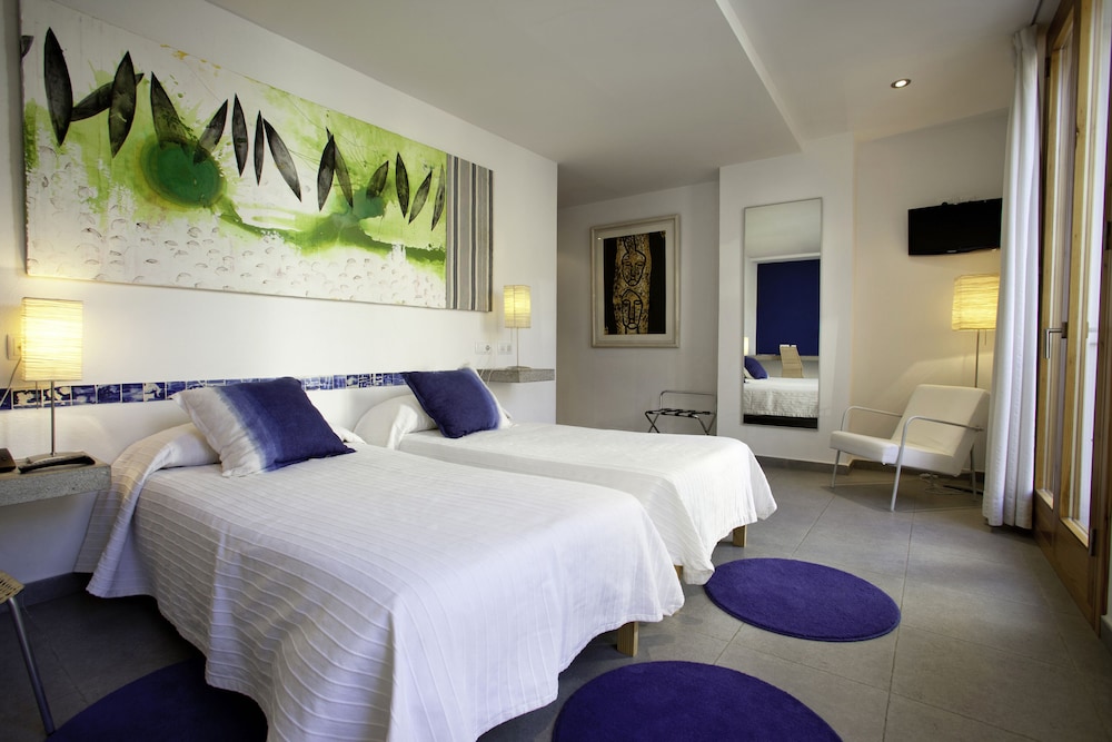 غرفة قياسية بسرير كوين بإطلالة على المدينة، L Hostal 3/10