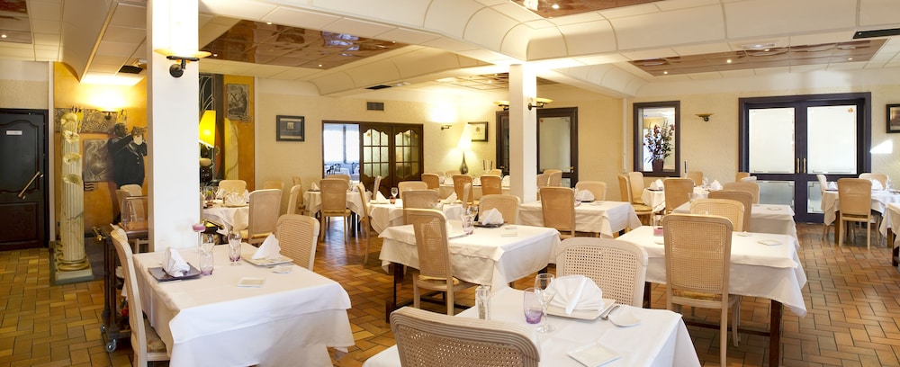 restaurant cafeteria