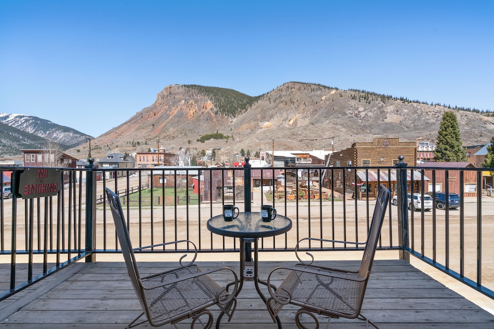 The Bent Elbow Hotel and Restaurant 26/40