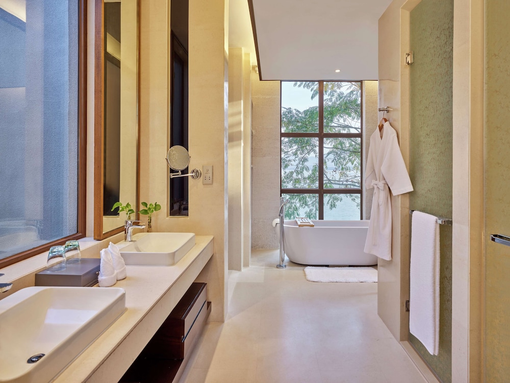 Lushan West Sea Resort 25/28