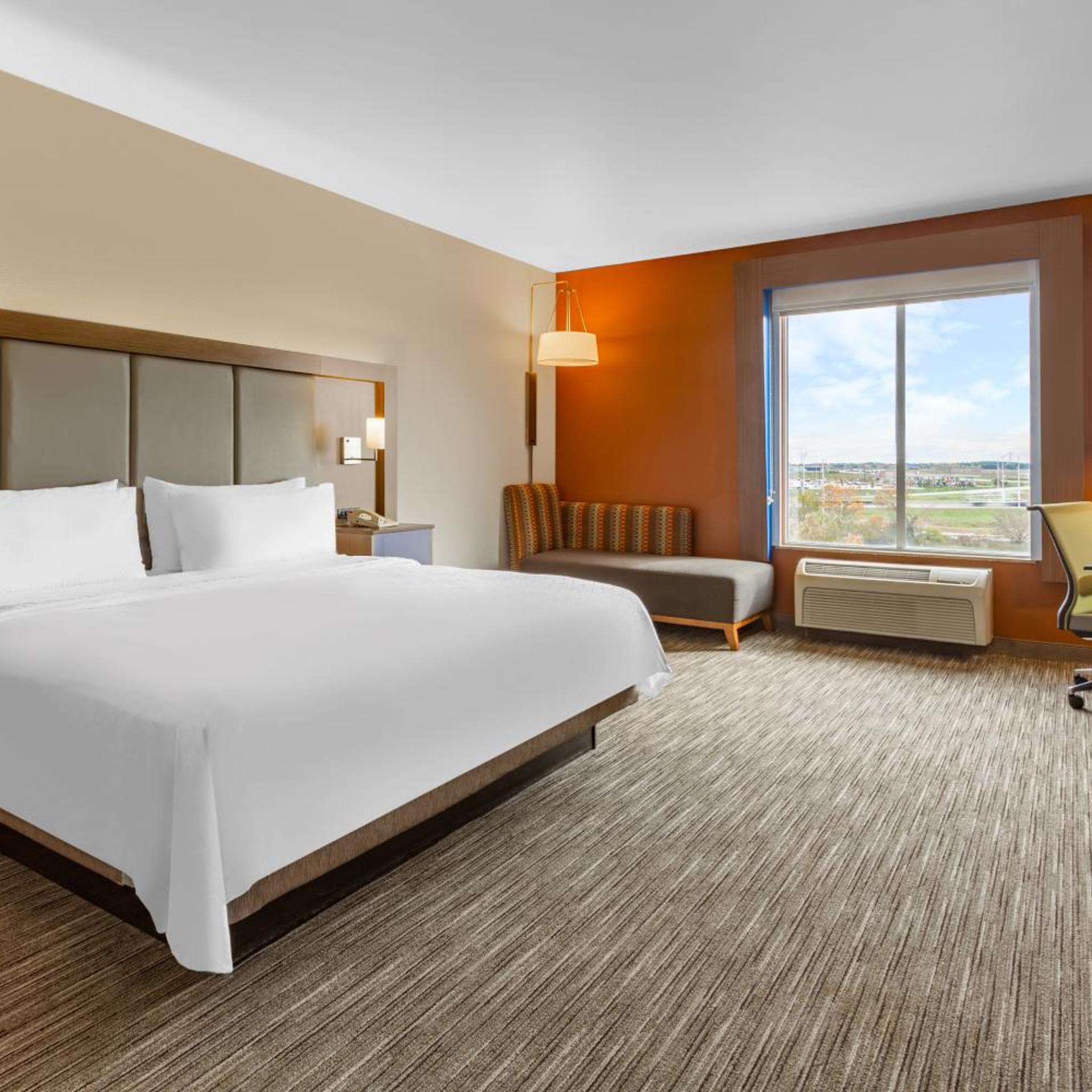 Studio, King Bed, Accessible