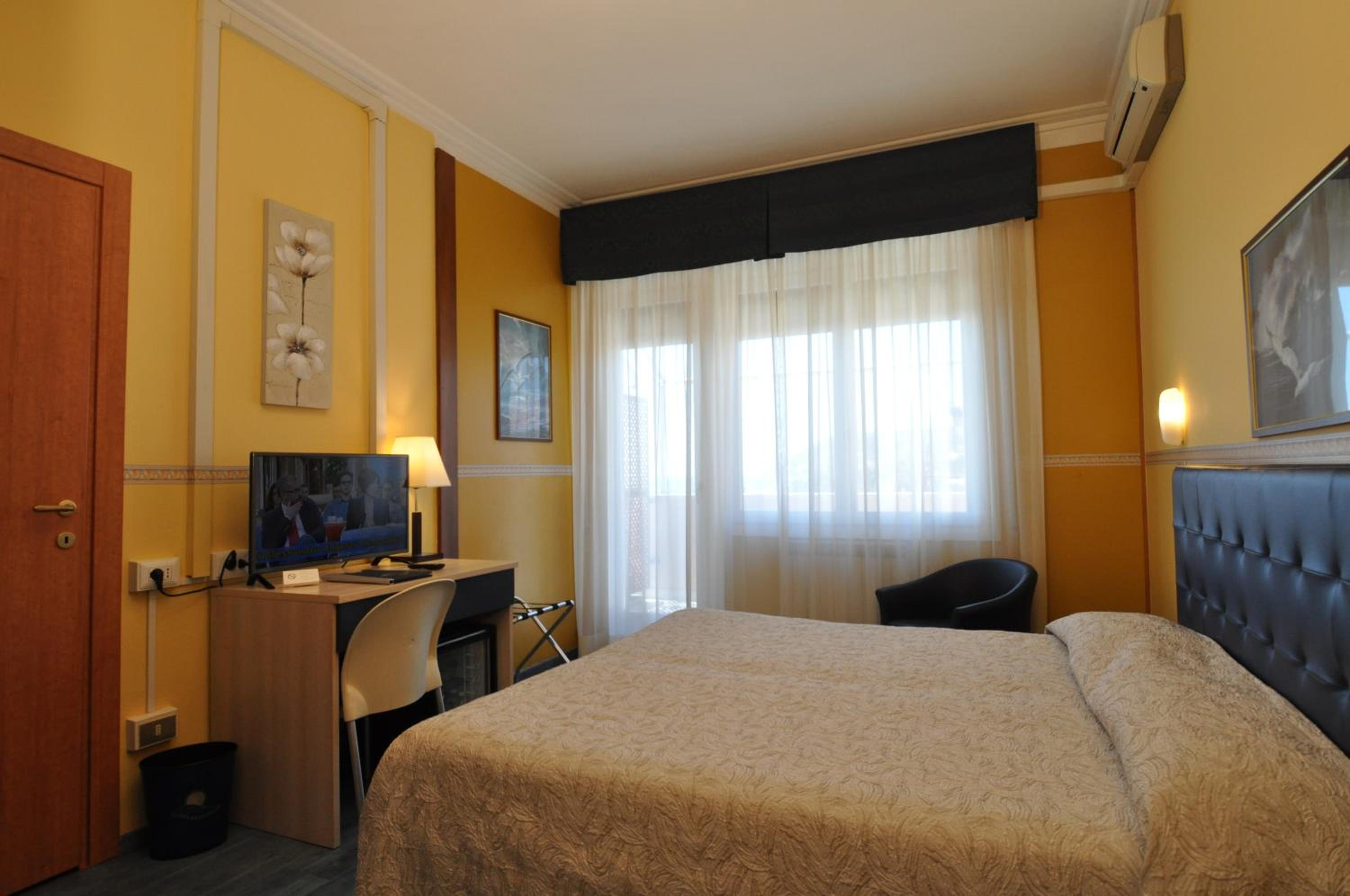 Room, Double or Twin Bed, Sea View, Balcony