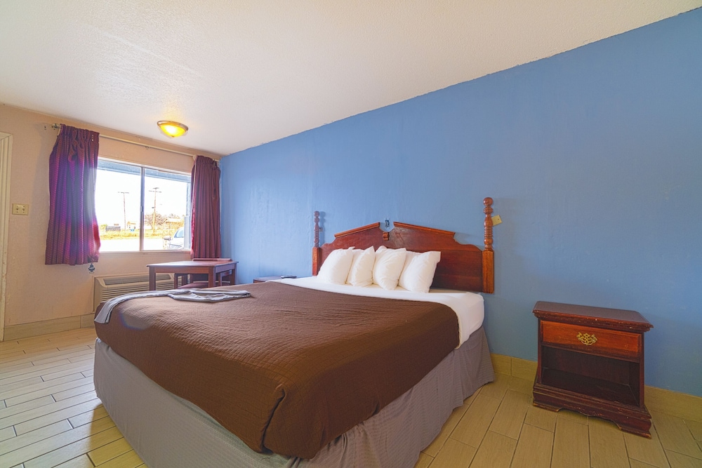 غرفة بسرير كينج، Regency Inn Three Rivers I-37 7/10