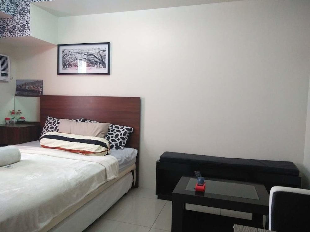 DELUXE, STUDIO, ACCESSIBLE