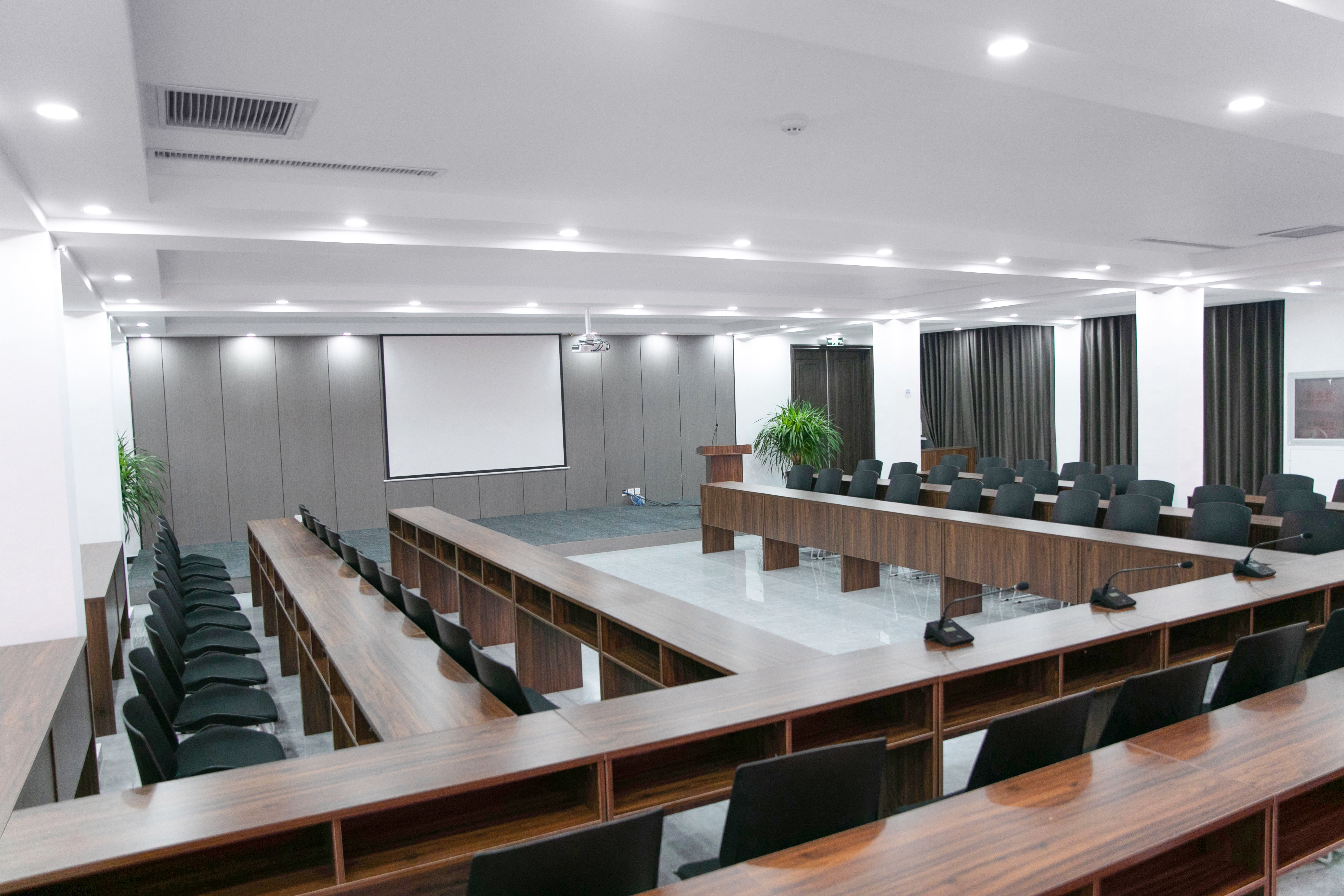 HOLIDAY INN EXPRESS CHENGDE DOWNTOWN 74/86