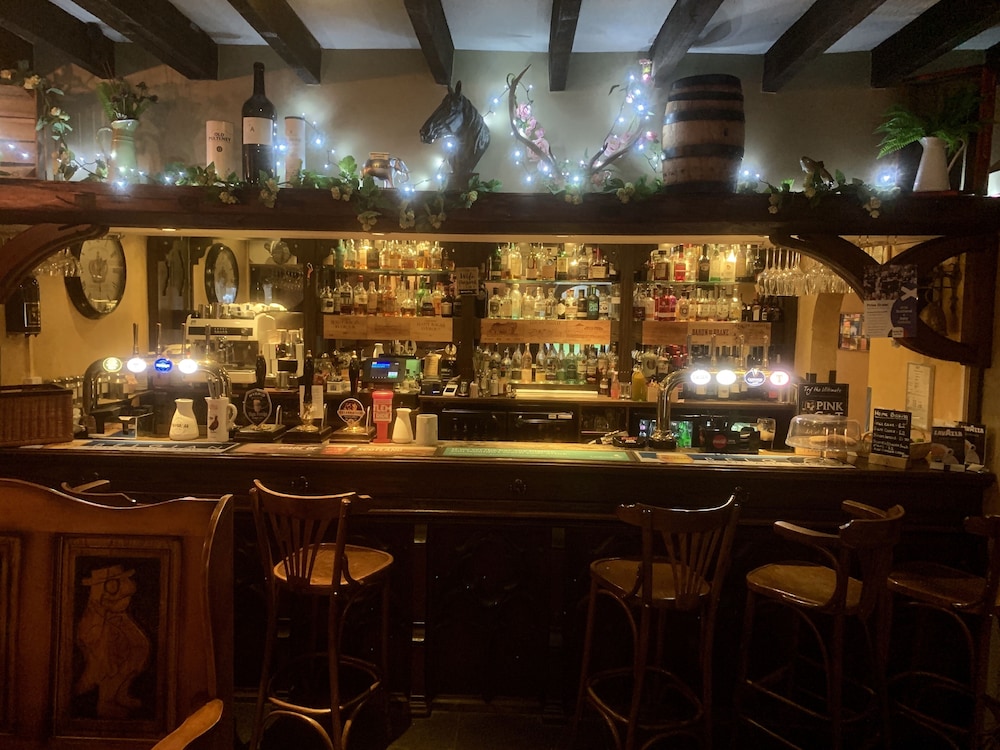 The Horseshoe Inn 42/46