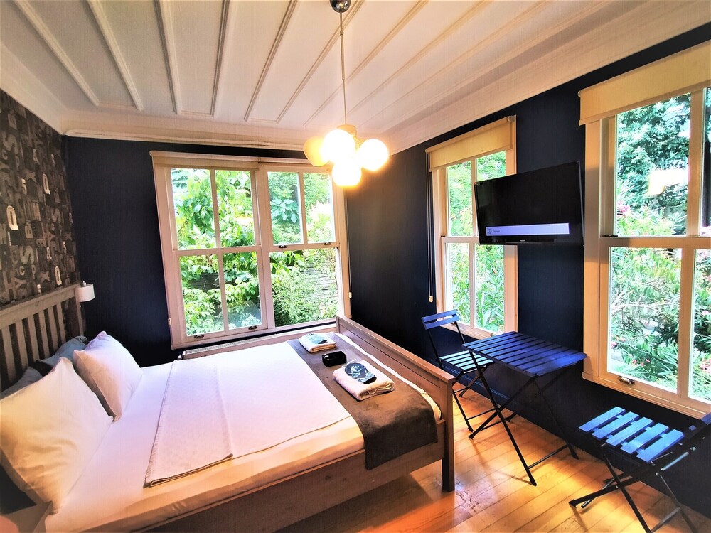 Dreamers B&B 12/50