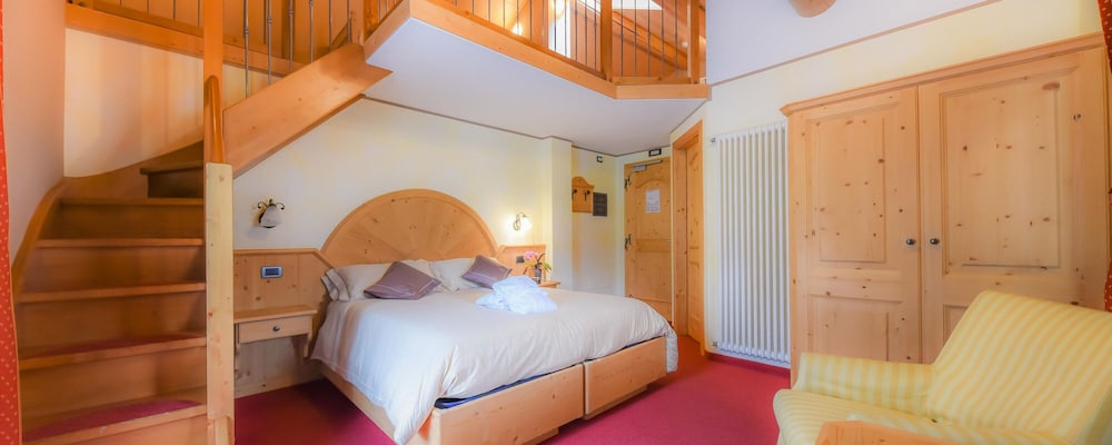 DUPLEX, FAMILY, DOUBLE AND TWIN BEDS