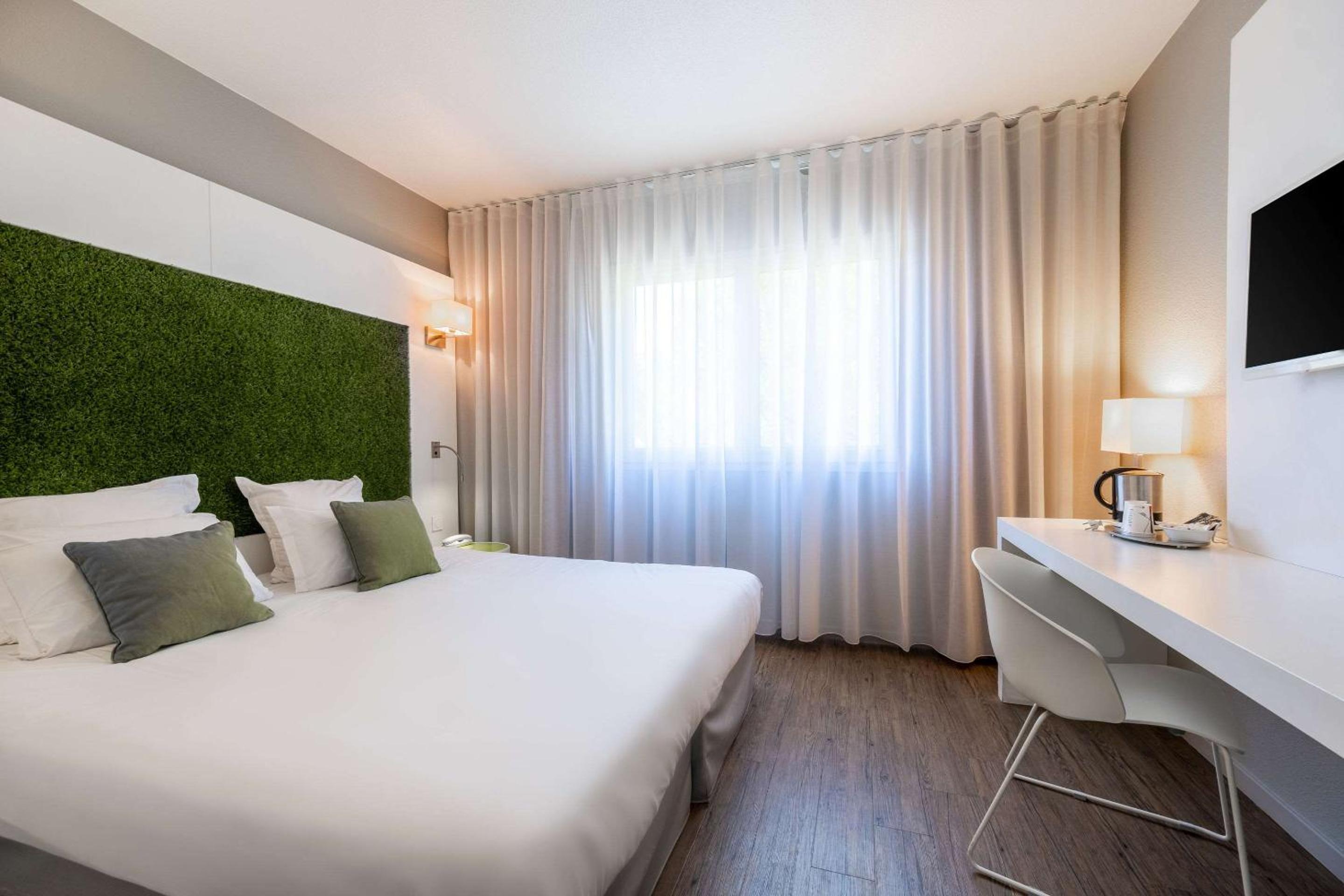 Room, King Bed, Garden Side