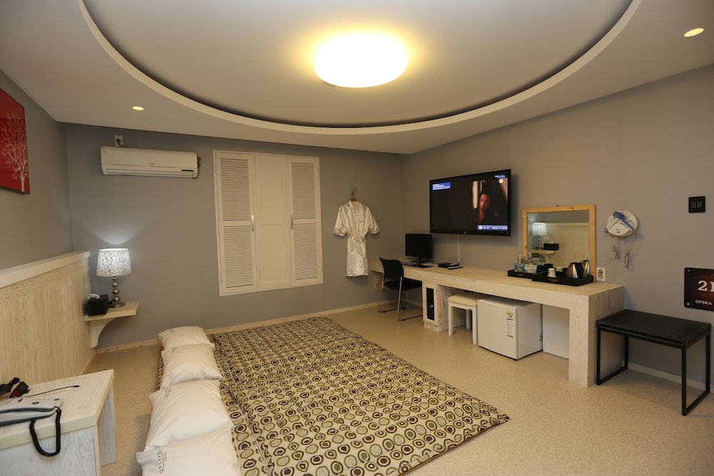 Opera 21 Hotel 19/28