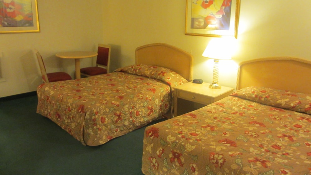 El Rancho Motel 7/39