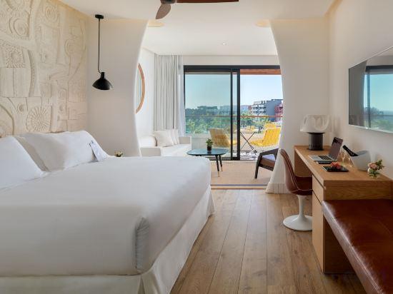 Room, Double and Twin Beds, Lateral Side Sea View