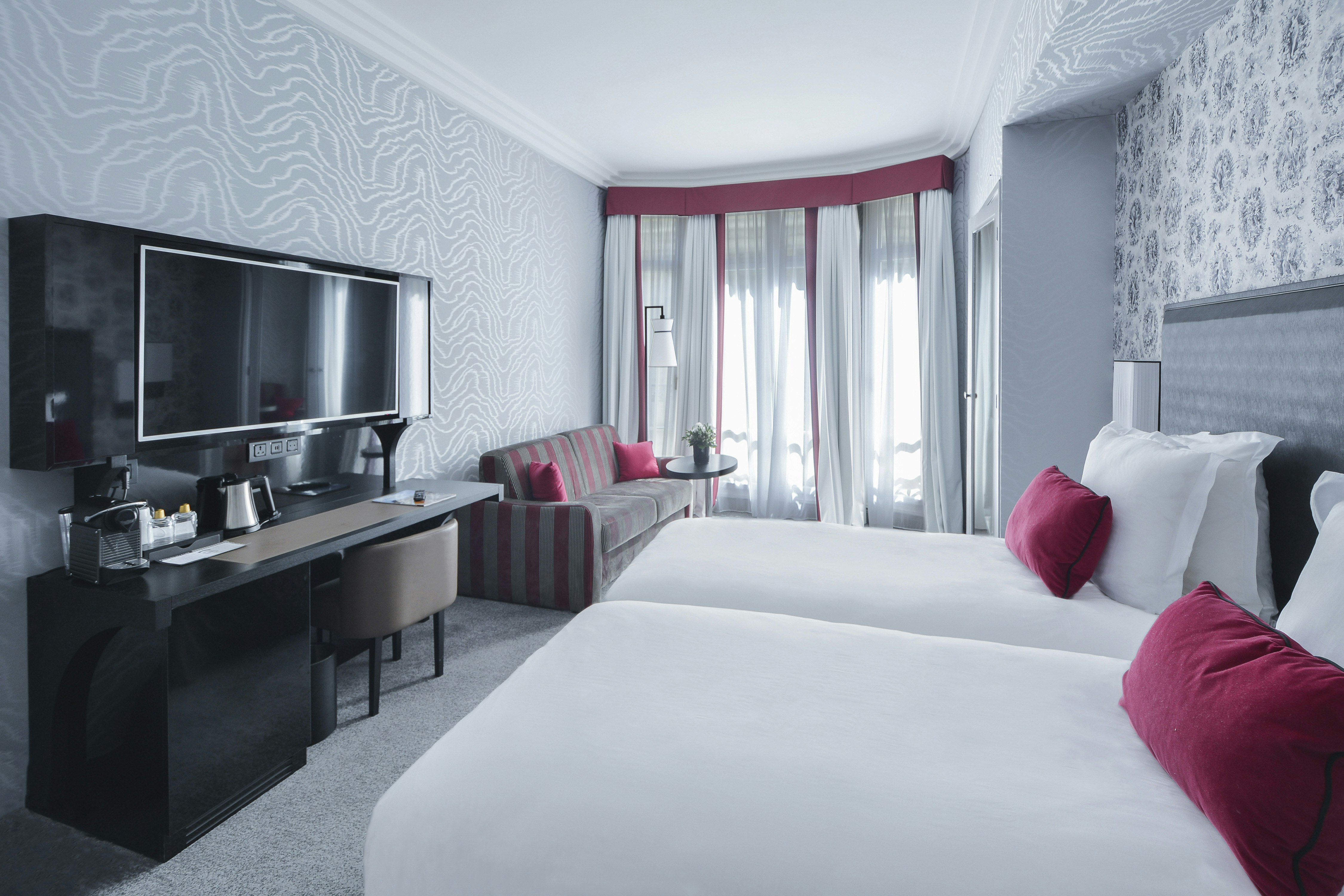 DELUXE, TWIN BEDS