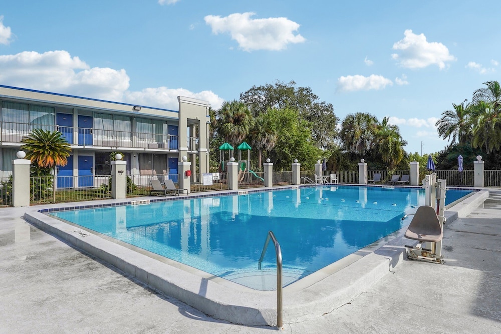 Stayable Suites Lakeland 8/66