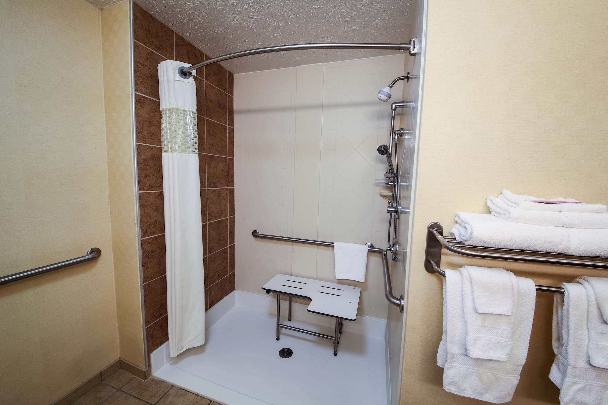 غرفة قياسية بسريرين كوين لذوي الإعاقة، Hampton Inn Waterloo Cedar Valley 6/6