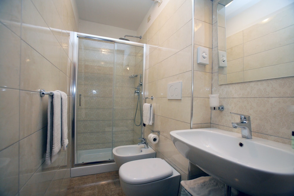 غرفة سوبيريور بسريرين منفصلين بشرفة، Hotel Desiree 4/4